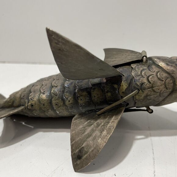 Antique Bronze Fish Statue 8” Detail Craftsman Made Figure RARE W/ Moving Body - Picture 12 of 13
